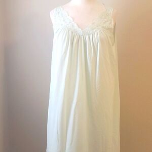 Vintage shadowline nightgown size medium.